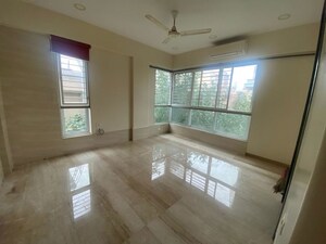 2 BHK Apartment For Sale in Khar West