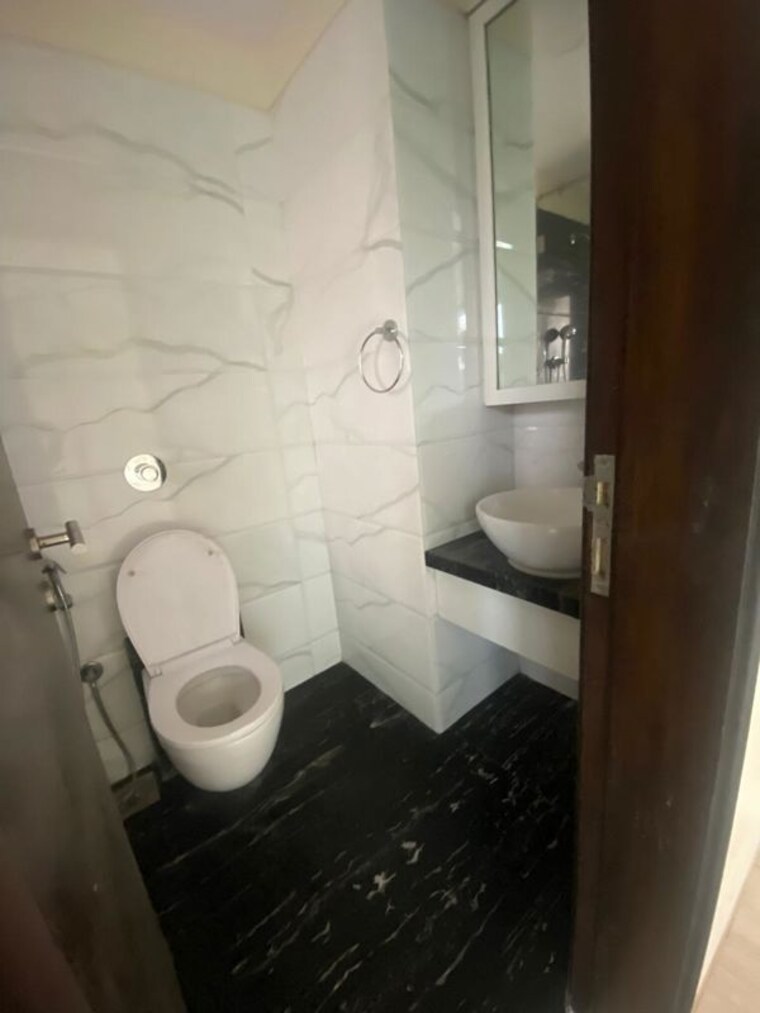 Bathroom, khar west 2 Bedroom 729 Sq.Ft. Apartment In Khar West Mumbai 10557079