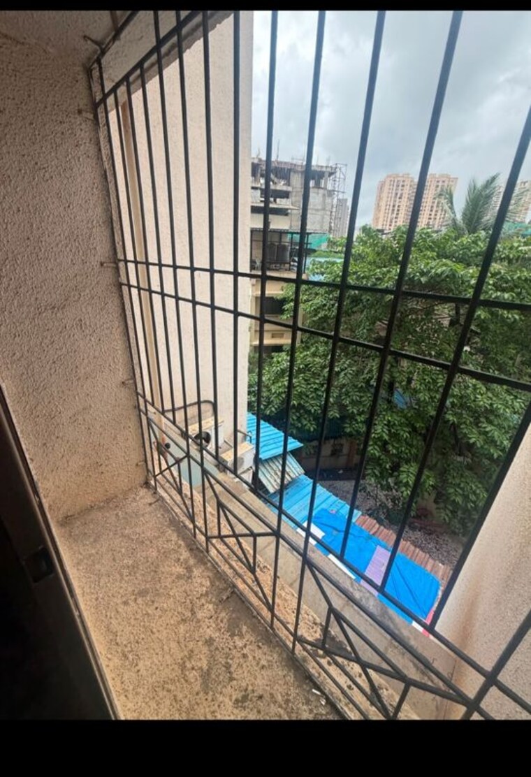 Balcony, mandar-society 2 Bedroom 555 Sq.Ft. Apartment In Vishnu Nagar Thane 10557105