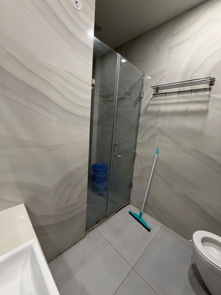 Bathroom, sushant lok iii 3 Bedroom 1500 Sq.Ft. Builder Floor In Sushant Lok Iii Gurgaon 10557084