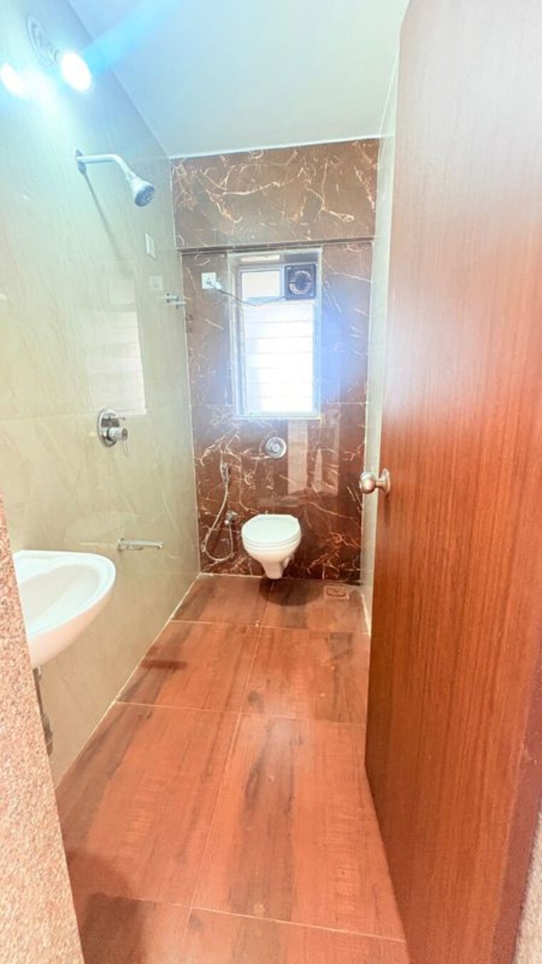 Bathroom, dem-phoenix 2 Bedroom 560 Sq.Ft. Apartment In Malad East Mumbai 10557111