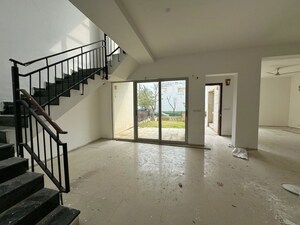 Room in 4 BHK Villa at Vatika Signature Two, Sector 82 – for Sale