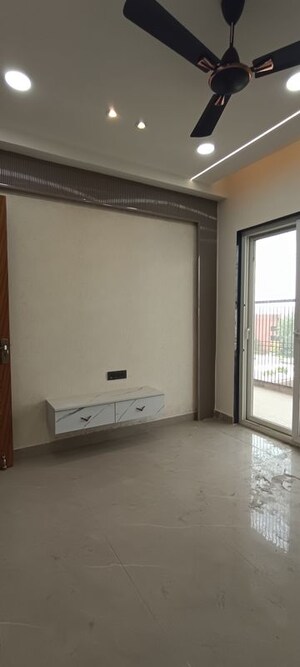Room in 3 BHK Builder Floor at BPTP District 3, Sector 85 – for Sale