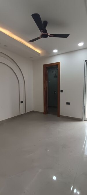 Room in 3 BHK Builder Floor at BPTP District 3, Sector 85 – for Sale
