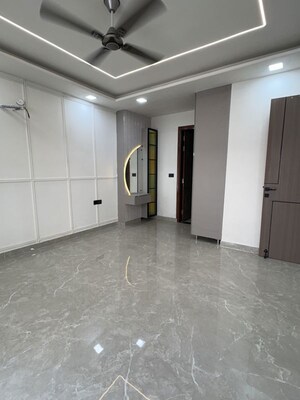 Building Lobby in 3 BHK Builder Floor at Sector 21 – for Rent