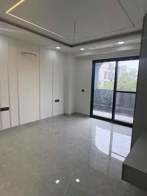 Room in 3 BHK Builder Floor at Sector 21 – for Rent