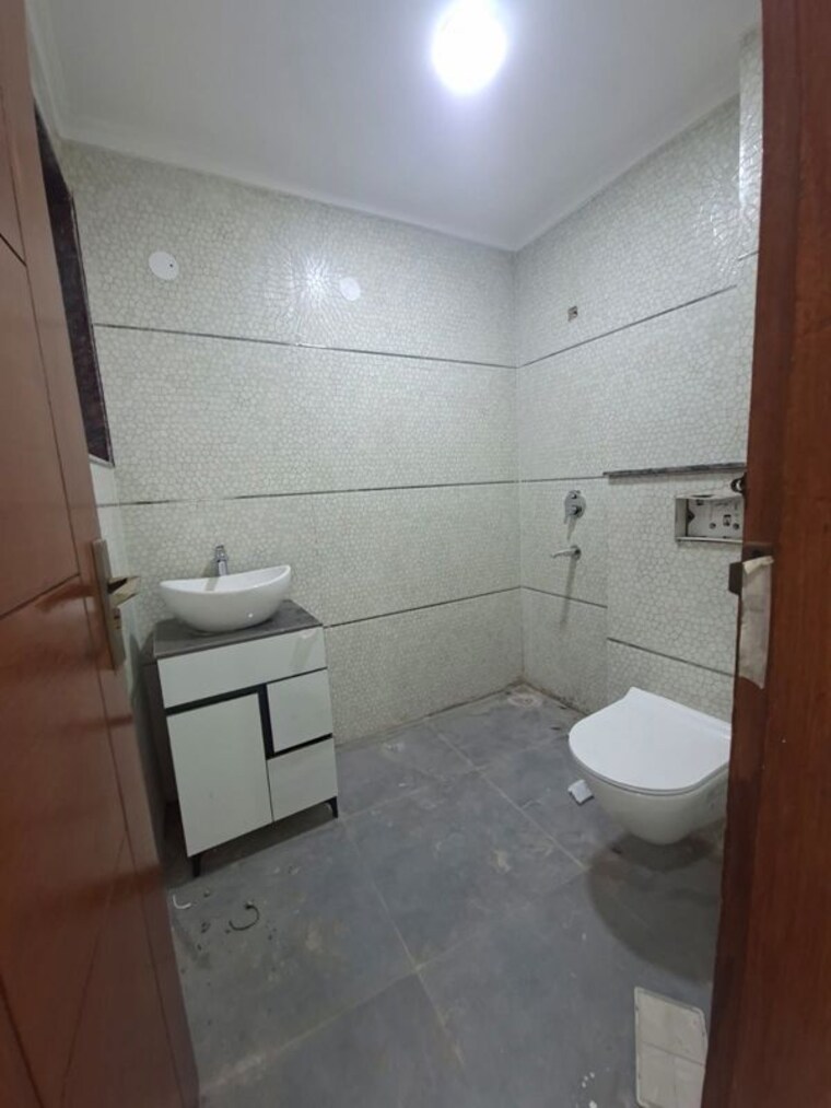 Bathroom, chattarpur 4 Bedroom 1400 Sq.Ft. Builder Floor In Chattarpur Delhi 10557152