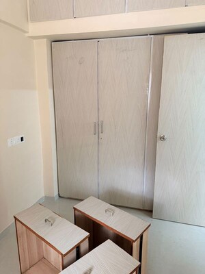 Furnished Amenities in 1 BHK Apartment at Militia Apartment, Byculla – for Rent
