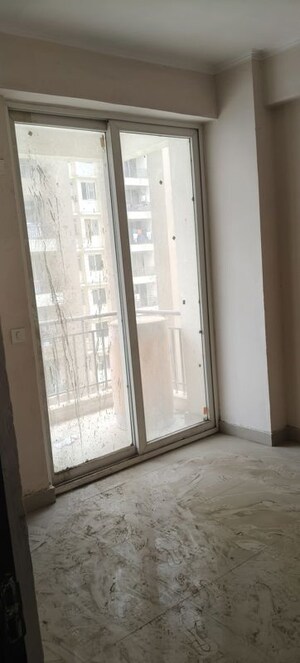 Room in 3 BHK Apartment at Amrapali Kingswood, Sector 4 Greater Noida – for Sale