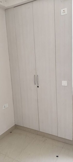 Furnished Amenities in 3 BHK Apartment at Amrapali Kingswood, Sector 4 Greater Noida – for Sale