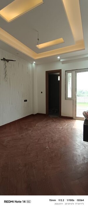 Room in 3 BHK Builder Floor at Sector 86 – for Sale