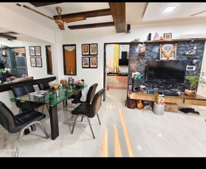 Room in 3 BHK Apartment at Ram Mahal, Panch Pakhadi – for Sale