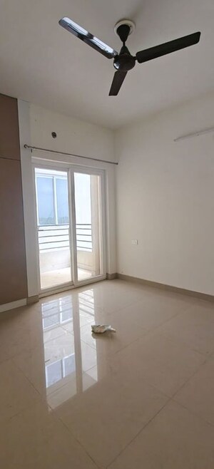 Room in 3 BHK Apartment at Pardos Okas Residency, Sushant Golf City – for Sale