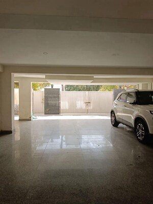 Parking in 3 BHK Builder Floor at Sector 45 – for Rent