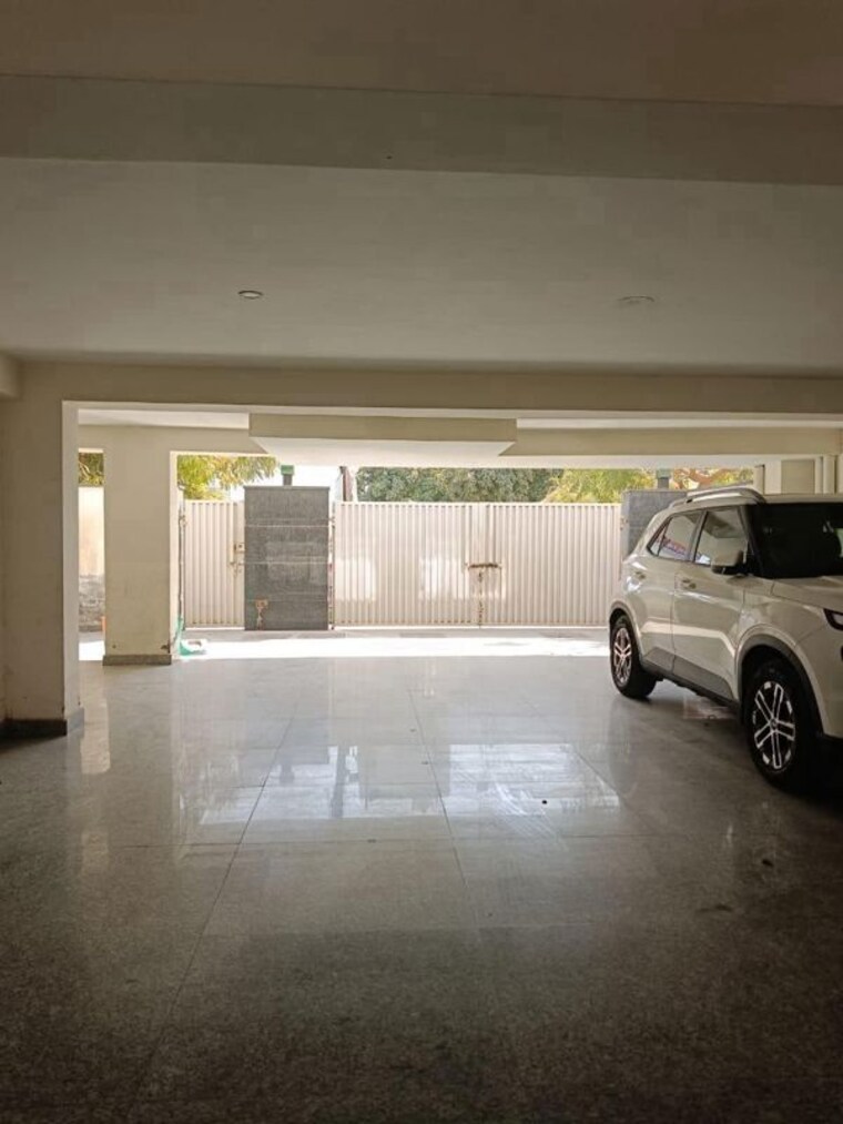  Parking, sector 45 3 Bedroom 2200 Sq.Ft. Builder Floor In Sector 45 Gurgaon 10557297