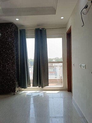 Building Lobby in 3 BHK Builder Floor at Sector 45 – for Rent