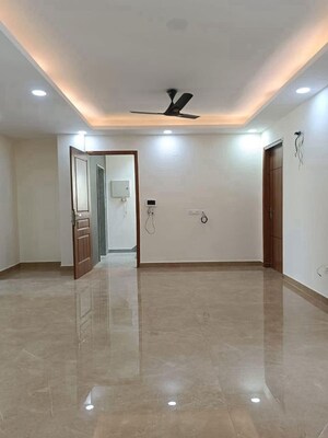 Room in 3 BHK Builder Floor at Sector 45 – for Rent