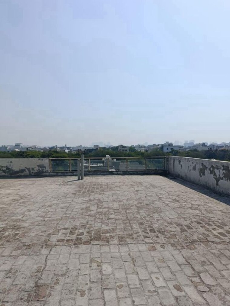 Swimming Pool, sector 45 3 Bedroom 2200 Sq.Ft. Builder Floor In Sector 45 Gurgaon 10557297