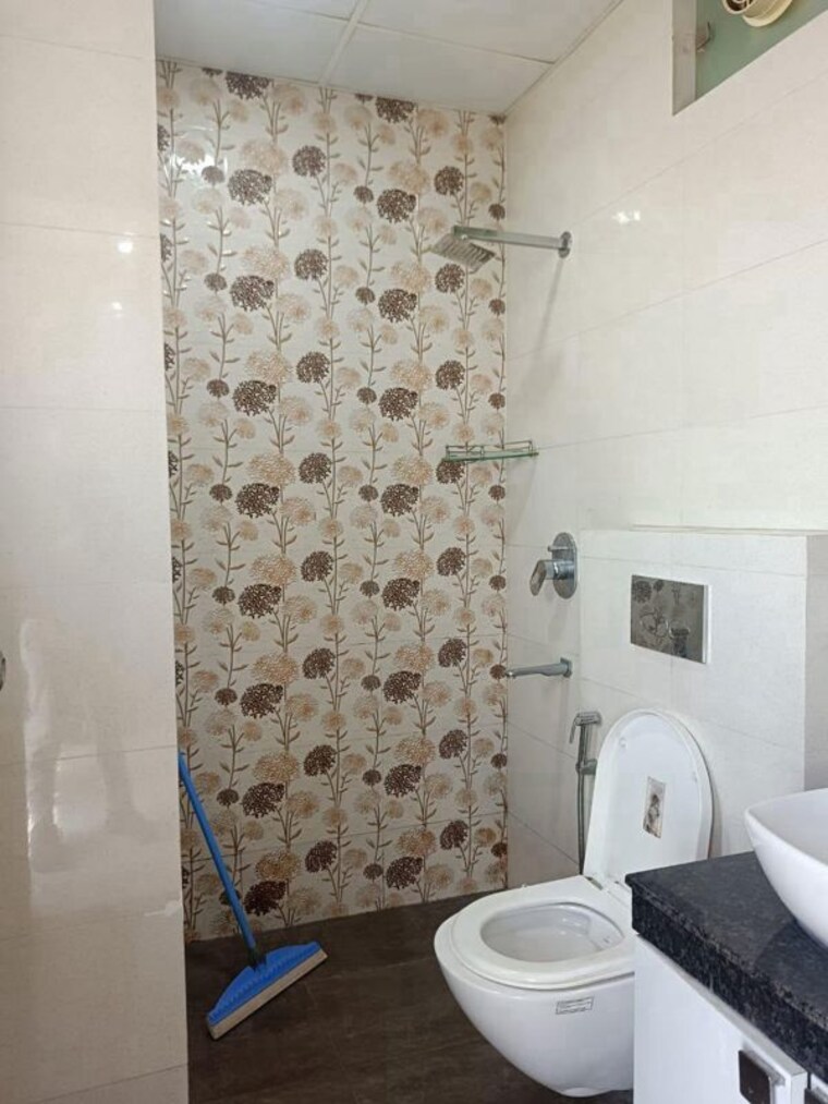 Bathroom, sector 45 3 Bedroom 2200 Sq.Ft. Builder Floor In Sector 45 Gurgaon 10557297