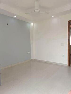 Room in 3 BHK Builder Floor at Sector 45 – for Rent