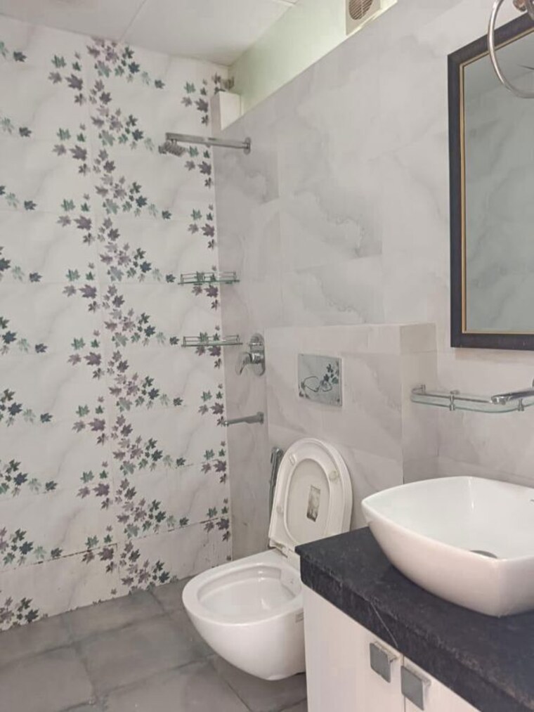 Bathroom, sector 45 3 Bedroom 2200 Sq.Ft. Builder Floor In Sector 45 Gurgaon 10557297