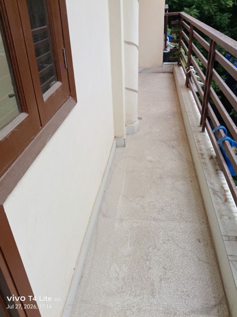 Balcony, panchsheel vihar 3 Bedroom 120 Sq.Yd. Builder Floor In Panchsheel Vihar Delhi 10557301