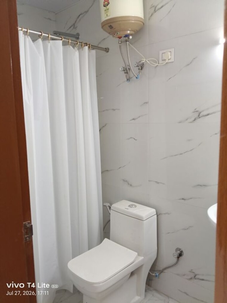 Bathroom, panchsheel vihar 3 Bedroom 120 Sq.Yd. Builder Floor In Panchsheel Vihar Delhi 10557315