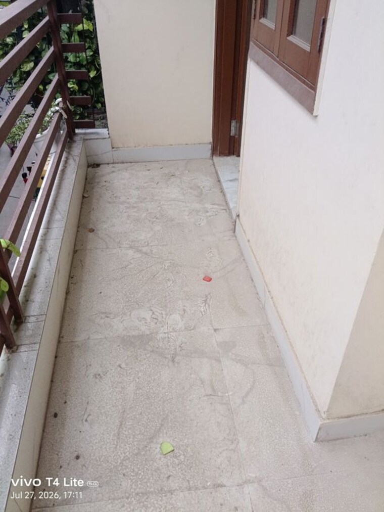 Balcony, panchsheel vihar 3 Bedroom 120 Sq.Yd. Builder Floor In Panchsheel Vihar Delhi 10557315