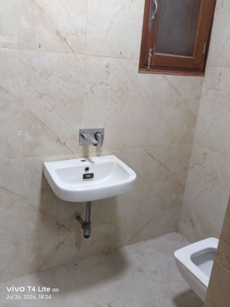 Bathroom, panchsheel vihar 2 Bedroom 70 Sq.Yd. Builder Floor In Panchsheel Vihar Delhi 10557329