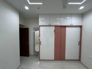 Room in 3 BHK Apartment at Prestige Beverly Hills, Kokapet – for Rent
