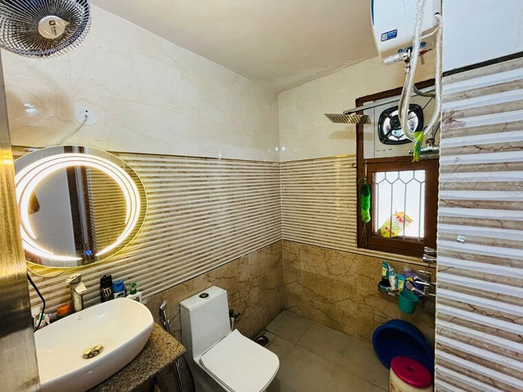 Bathroom, telecom-city 4 Bedroom 2200 Sq.Ft. Apartment In Sector 62 Noida 10437210