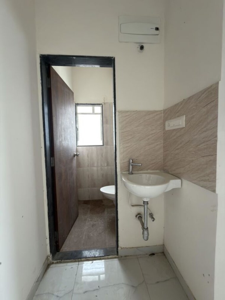 Bathroom, vtp-purvanchal 2 Bedroom 950 Sq.Ft. Apartment In Wagholi Pune 10557312