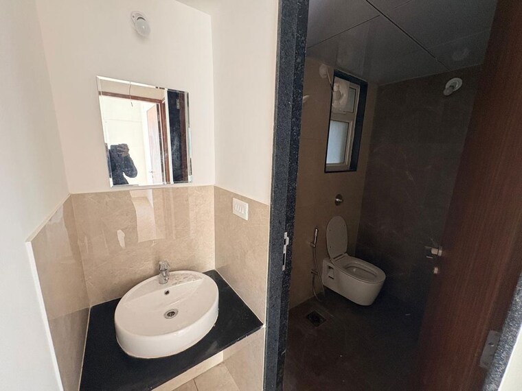 Bathroom, vilas-javdekar-yashone-eternitee 3 Bedroom 850 Sq.Ft. Apartment In Hinjewadi Pune 10557344