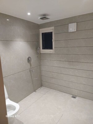 Bathroom in 2 BHK Builder Floor at Sector 44 – for Rent