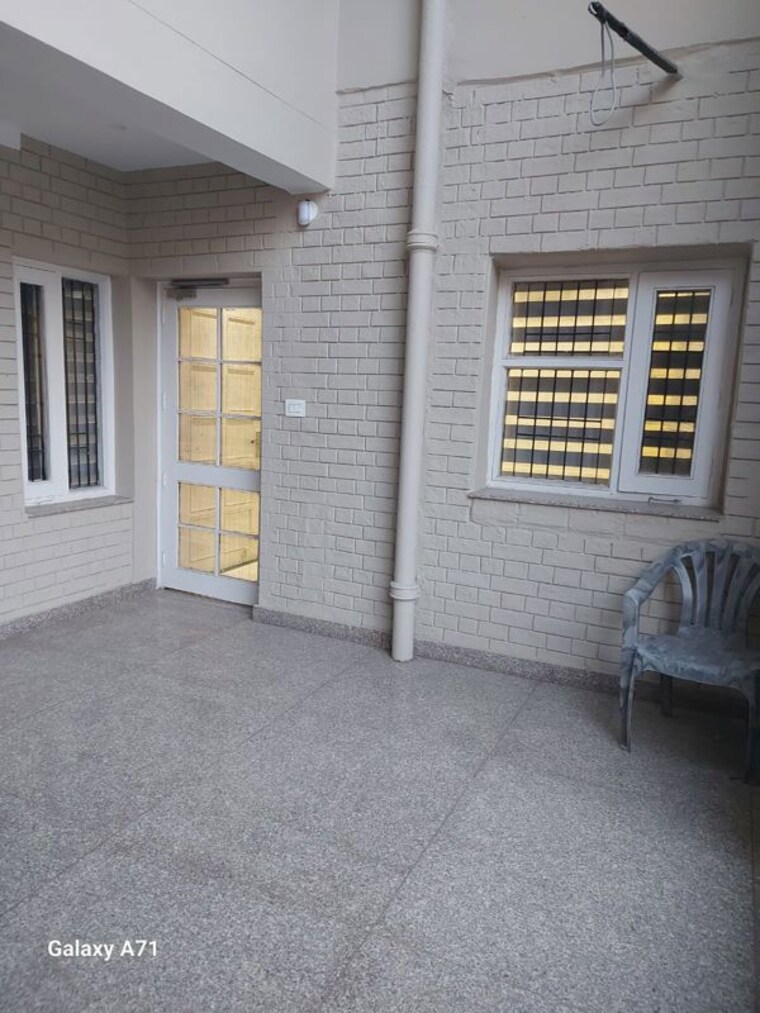  Parking, sector 44 2 Bedroom 1800 Sq.Ft. Builder Floor In Sector 44 Chandigarh 10557343