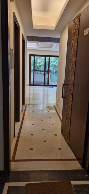 Building Lobby in 3 BHK Builder Floor at Ansal Sushant Lok I, Sector 43 – for Rent