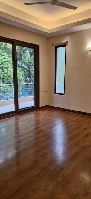 Room in 3 BHK Builder Floor at Ansal Sushant Lok I, Sector 43 – for Rent