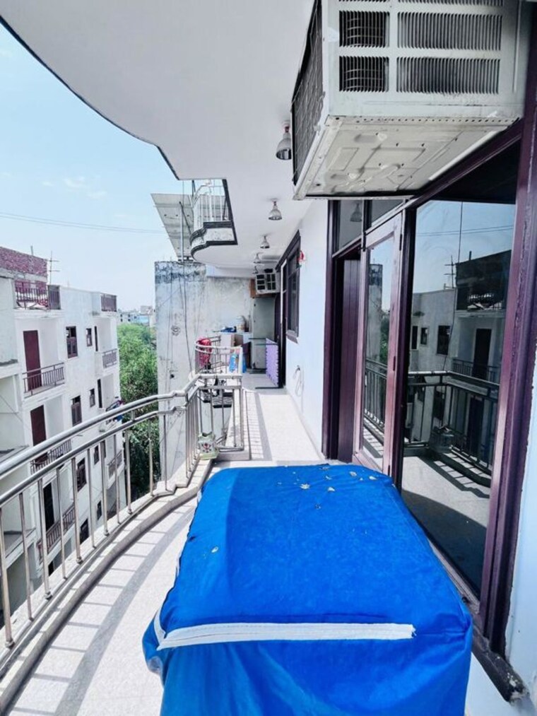 Balcony, saket 3 Bedroom 1350 Sq.Ft. Apartment In Saket Delhi 10557368