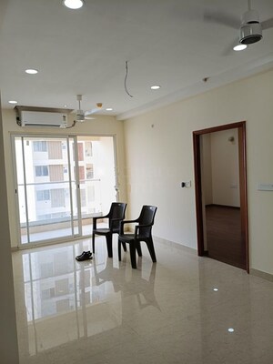 Room in 3 BHK Apartment at Aurobindo The Regent, Kondapur – for Rent