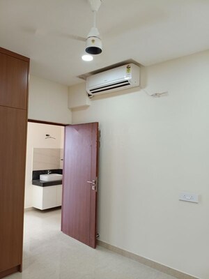 Room in 3 BHK Apartment at Aurobindo The Regent, Kondapur – for Rent