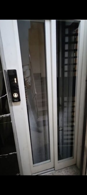 Lift in 2 BHK Builder Floor at Kalkaji – for Rent