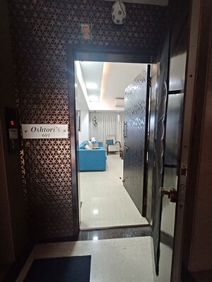 2 BHK Apartment – Entrance View at Santacruz West - for Sale