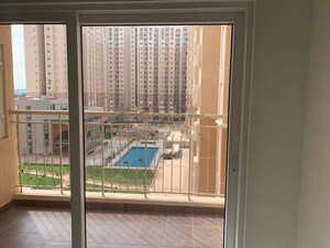 Room in 2 BHK Apartment at Prestige Finsbury Park Regent, Bagaluru – for Rent