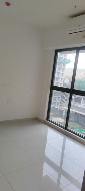 2 BHK Apartment For Rent in Lodha Woods, Kandivali East