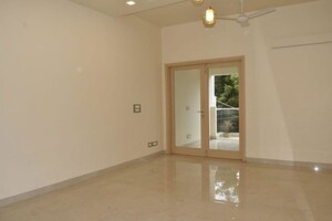 Room in 3 BHK Builder Floor at Malviya Nagar – for Rent