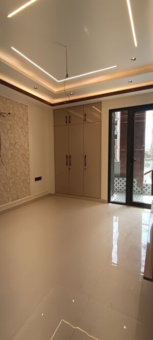 Room in 3 BHK Builder Floor at BPTP District 3, Sector 85 – for Sale