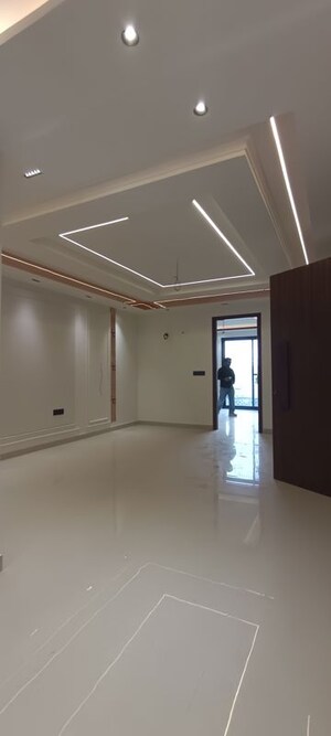 Room in 3 BHK Builder Floor at BPTP District 3, Sector 85 – for Sale