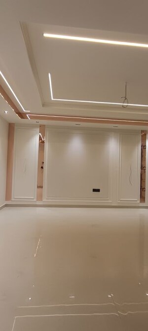 Room in 3 BHK Builder Floor at BPTP District 3, Sector 85 – for Sale