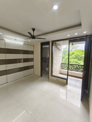 Room in 3 BHK Builder Floor at Malviya Nagar – for Rent