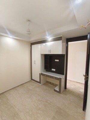 Room in 3 BHK Builder Floor at Malviya Nagar – for Rent